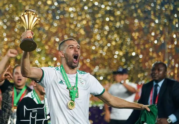 Équipe d’Algérie : la CAF glorifie Slimani