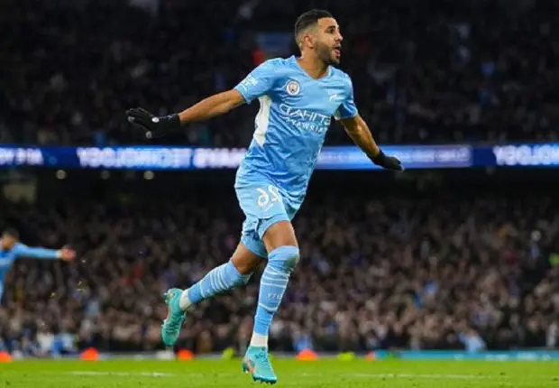 Mahrez signe un doublé face à Man United: une reprise de volée au menu