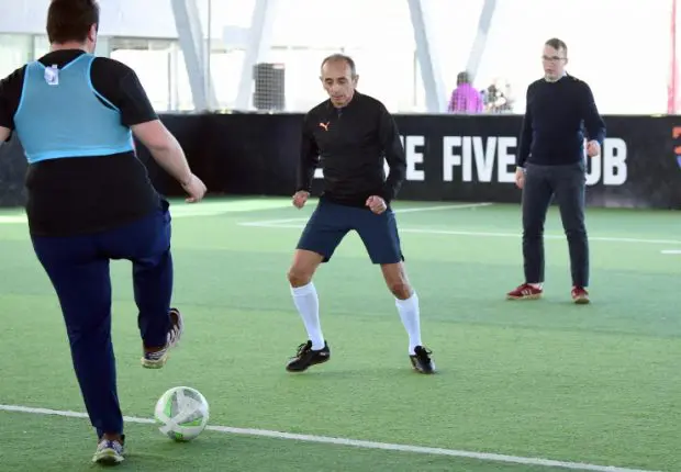 France : quand le frère de Zidane refoule Zemmour de son five