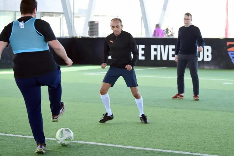 France : quand le frère de Zidane refoule Zemmour de son five