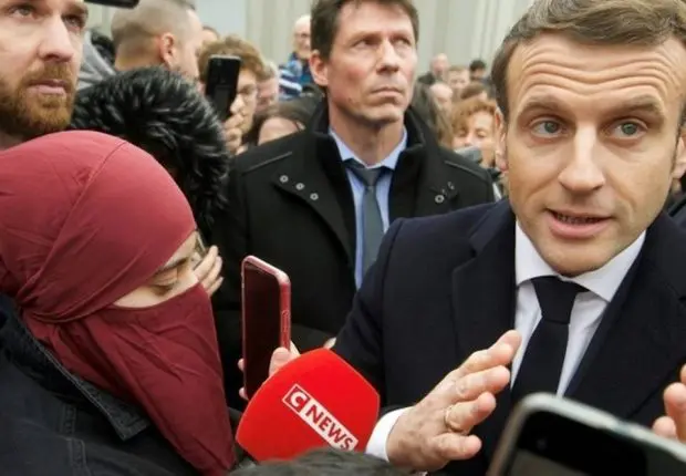 Présidentielle France : Macron tacle Le Pen sur le sujet du voile