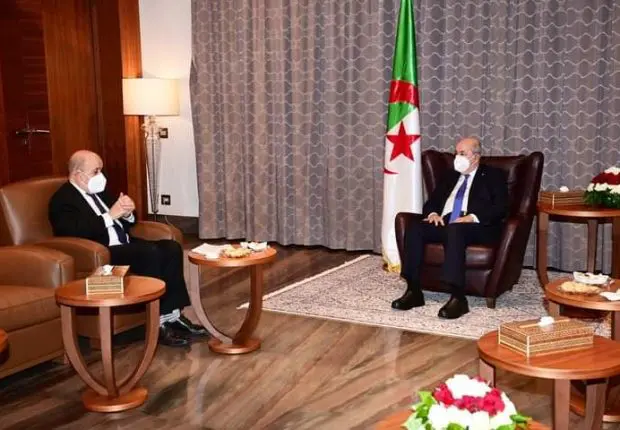 Depuis Alger, Le Drian déclare vouloir établir « une relation de confiance »