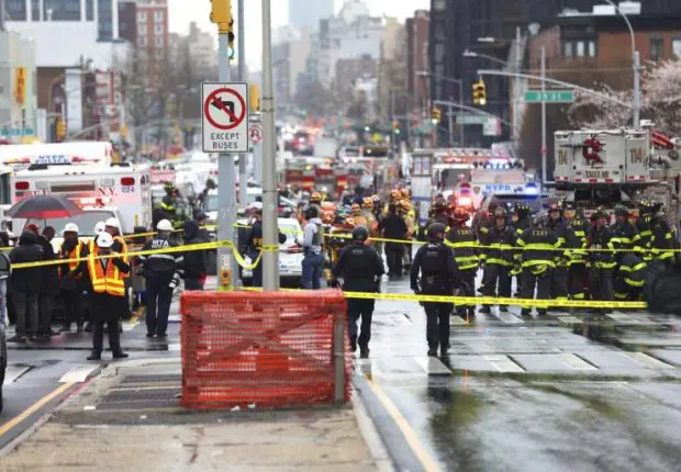 Fusillade dans le métro de New York : le premier bilan tombe