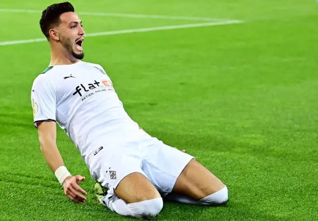 Equipe nationale : Bensebaini pour remplacer Alba au Barça ?