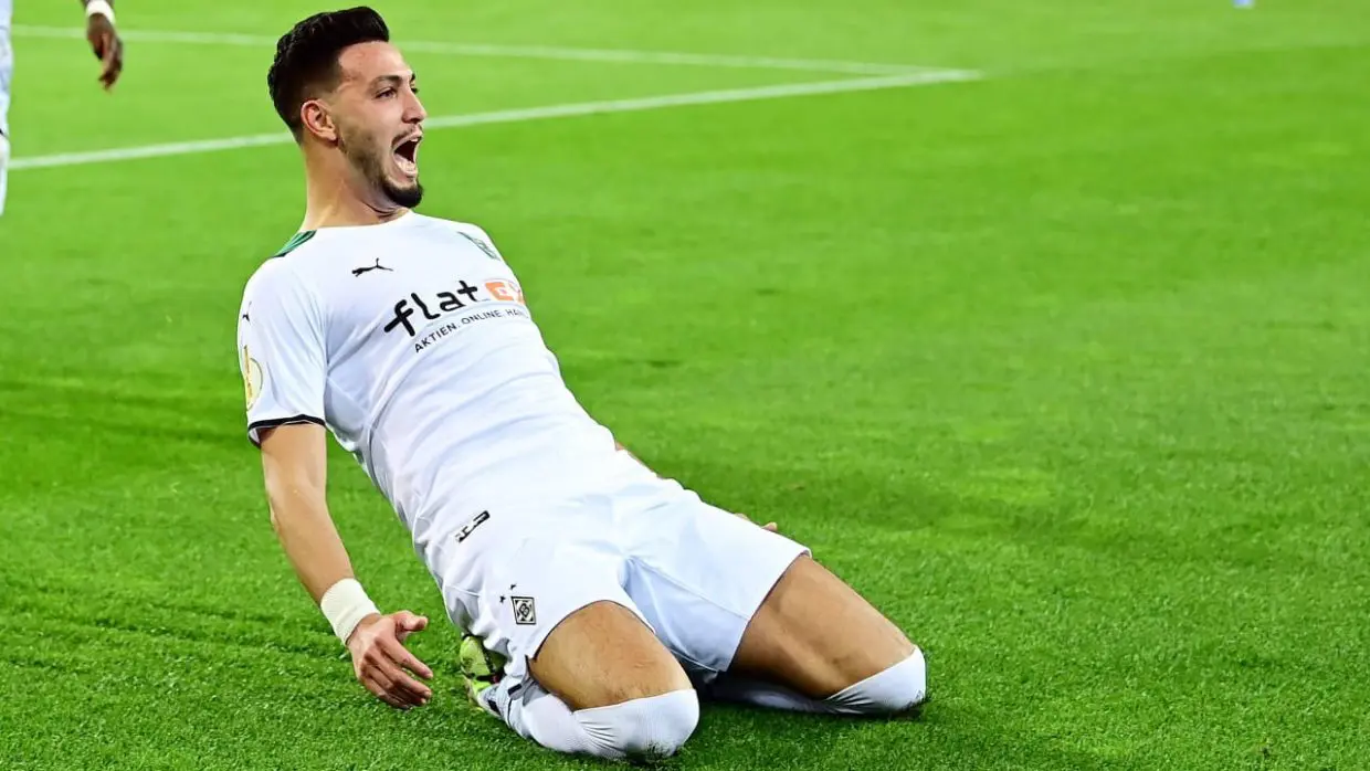 Equipe nationale : Bensebaini pour remplacer Alba au Barça ?