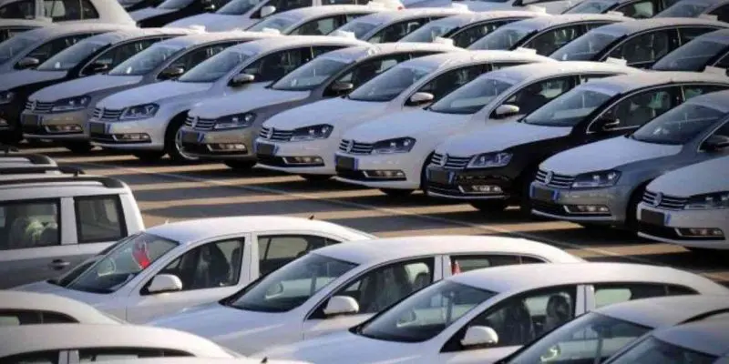 Dossier automobile : le ministre de l’industrie revient dessus