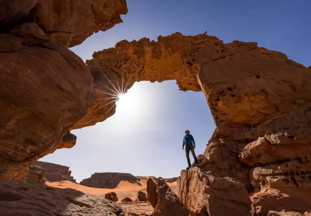 Un grand écrivain anglais raconte son « road trip » détonant en Algérie