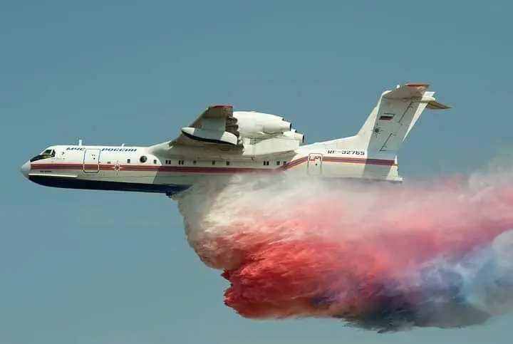 Incendies : l’Algérie loue un bombardier d’eau auprès de la Russie