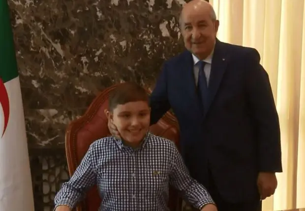 Il rêve de devenir diplomate des USA: le jeune Mathew reçu par Tebboune