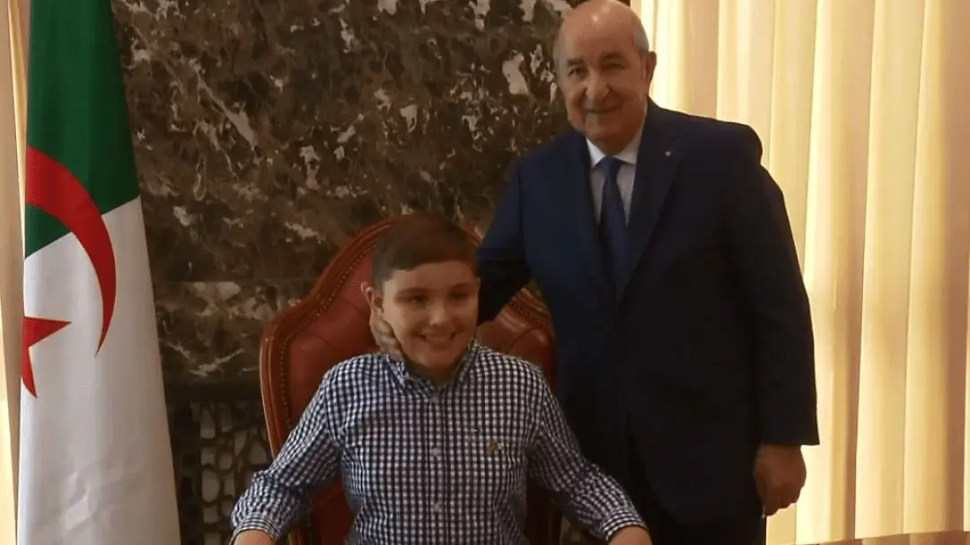 Il rêve de devenir diplomate des USA: le jeune Mathew reçu par Tebboune
