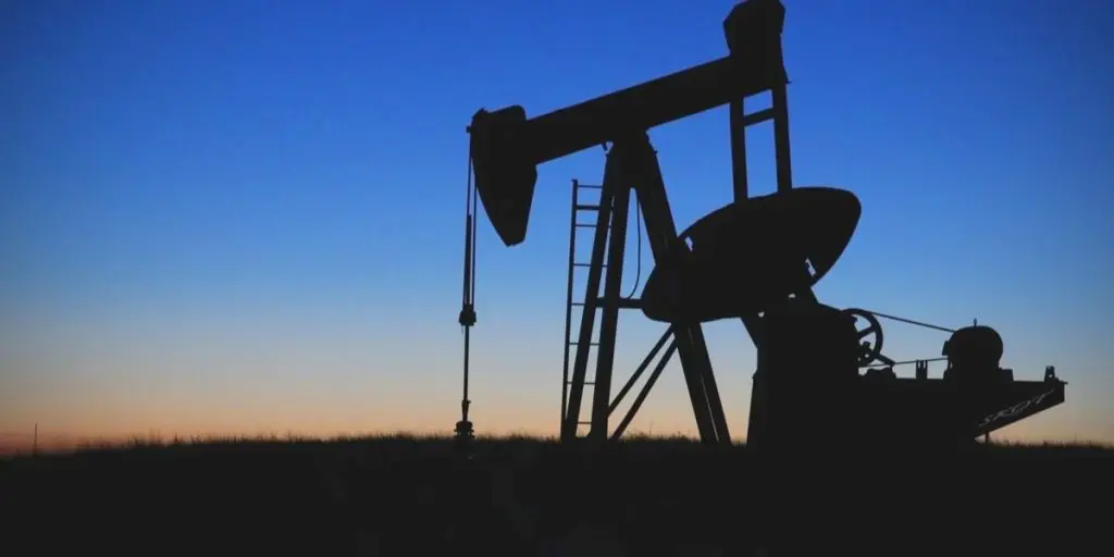 En léger recul, les prix du pétrole restent au-dessus des 120 dollars