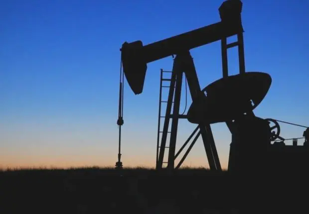 En léger recul, les prix du pétrole restent au-dessus des 120 dollars