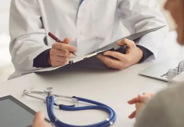 Installée en France, un médecin algérien raconte son désespoir