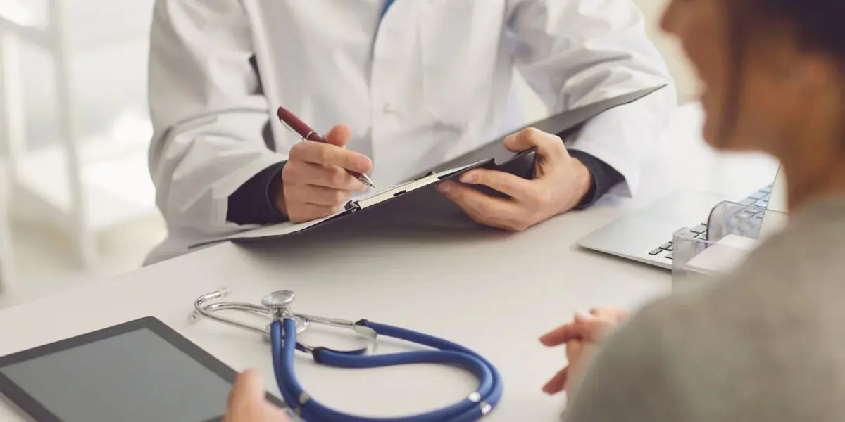 Installée en France, un médecin algérien raconte son désespoir