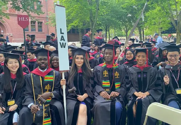 Qui est Ikram Ais, l&rsquo;Algérienne fraîchement diplômée de Harvard ?