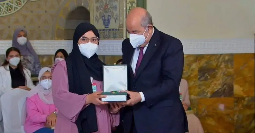 Bac 2022 : Tebboune honore les meilleurs lauréats