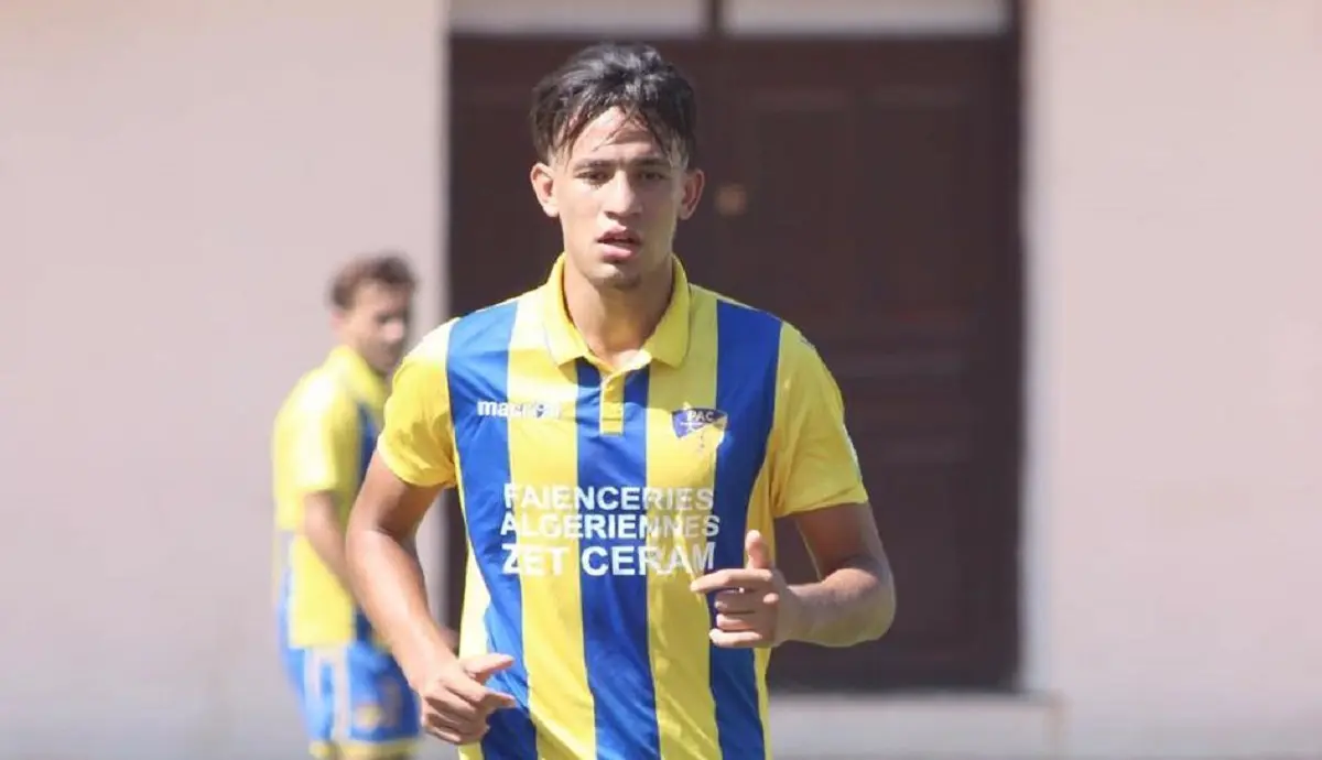 Mercato : l’attaquant algérien Nadir Benbouali rejoint un club belge