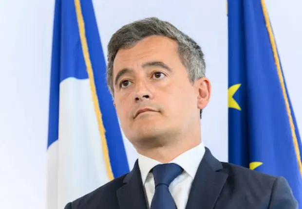 Sans papiers en France : Darmanin passe aux menaces