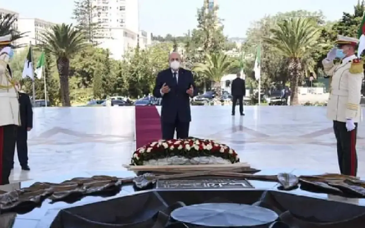 Fête du 5 juillet : Tebboune se recueille à la mémoire des Martyrs