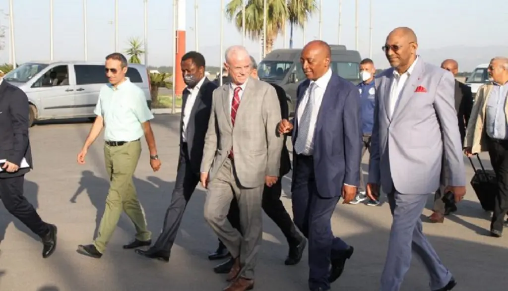 Le patron de la CAF débarque à Alger : il évoque le dossier du mondial