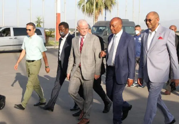 Le patron de la CAF débarque à Alger : il évoque le dossier du mondial