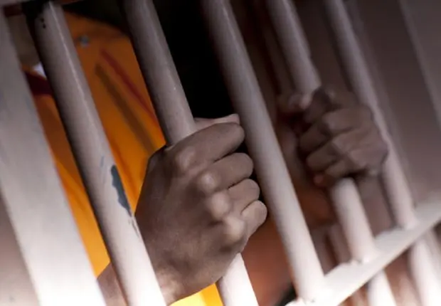 Il a tenté de tuer sa femme : le récit insolite d’un Algérien en France