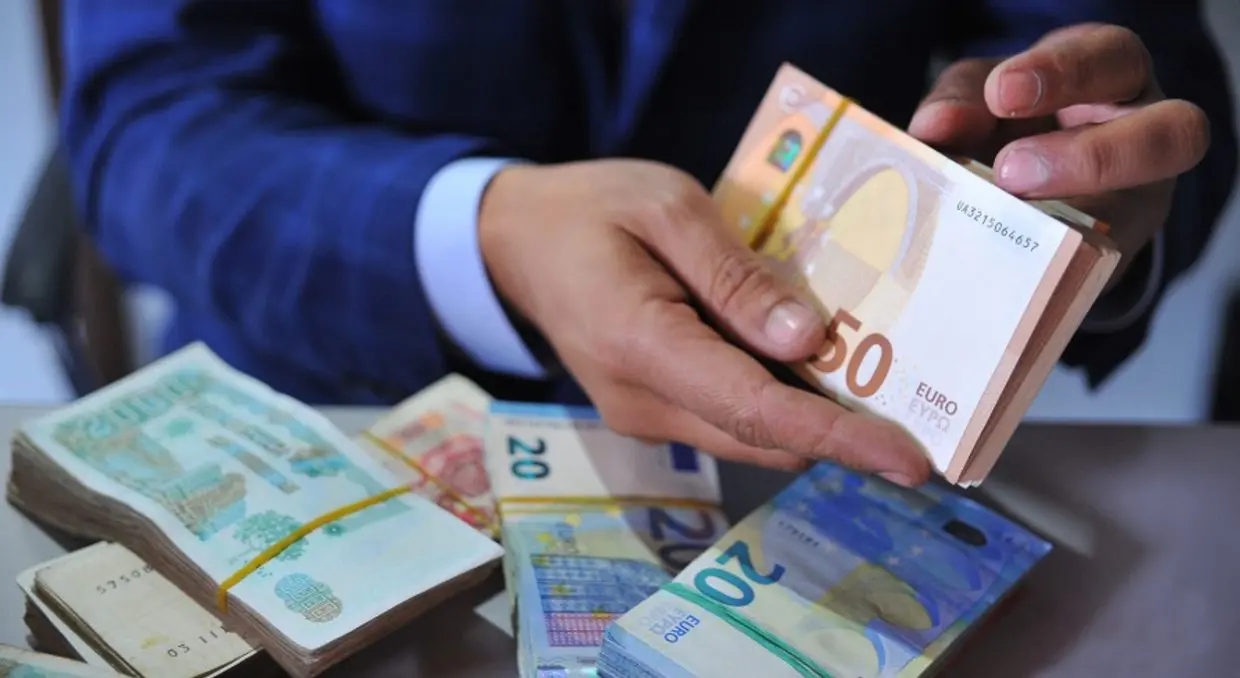 Le dinar face aux devises en banque et au marché noir ce 5 juillet