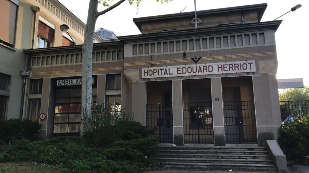 France : une rage de dent fait tomber un Algérien face à la justice