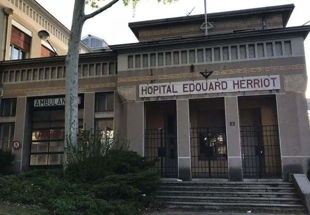 France : une rage de dent fait tomber un Algérien face à la justice