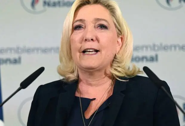 Expulsion d’étrangers pour actes graves: Le Pen soutient Darmanin