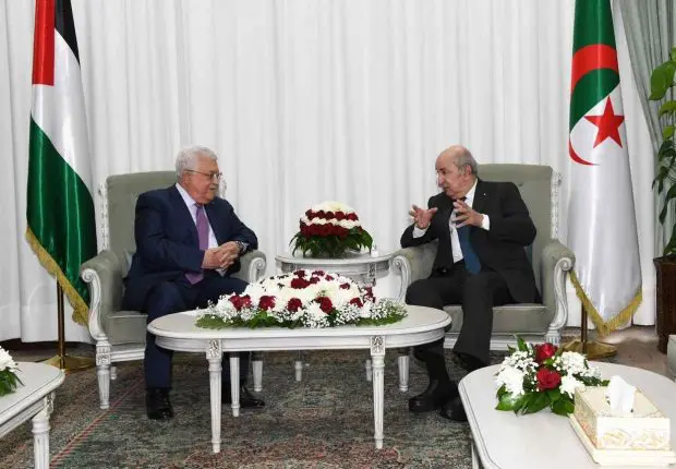 Tebboune reçoit un appel téléphonique de Mahmoud Abbas