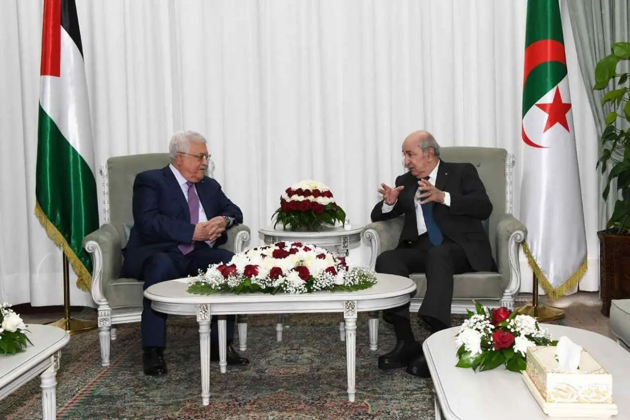 Tebboune reçoit un appel téléphonique de Mahmoud Abbas