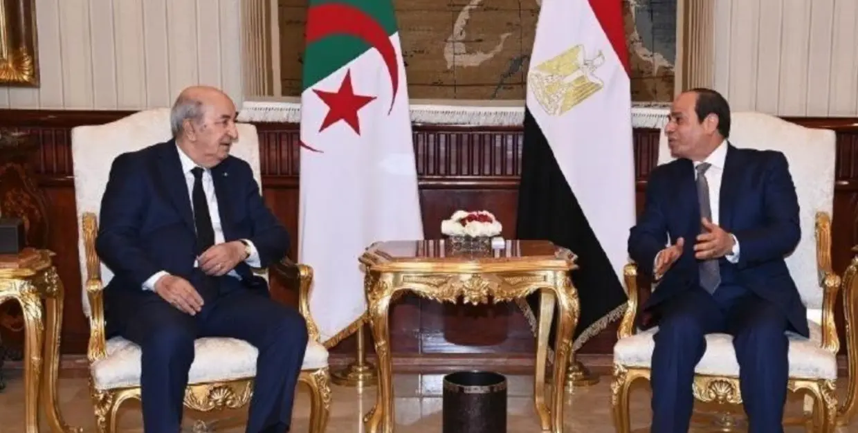 Algérie – Égypte : Tebboune et El-Sissi échangent via un appel téléphonique