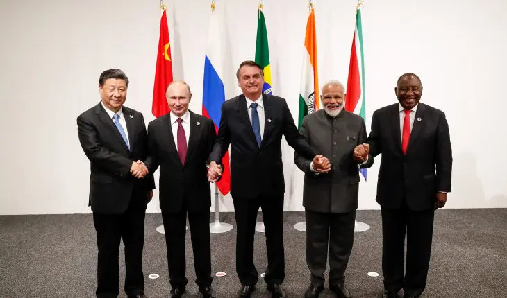 Les dirigeants des BRICS en 2022 : Xi Jinping, Vladimir Poutine, Jair Bolsonaro, Narendra Modi et Cyril Ramaphosa.