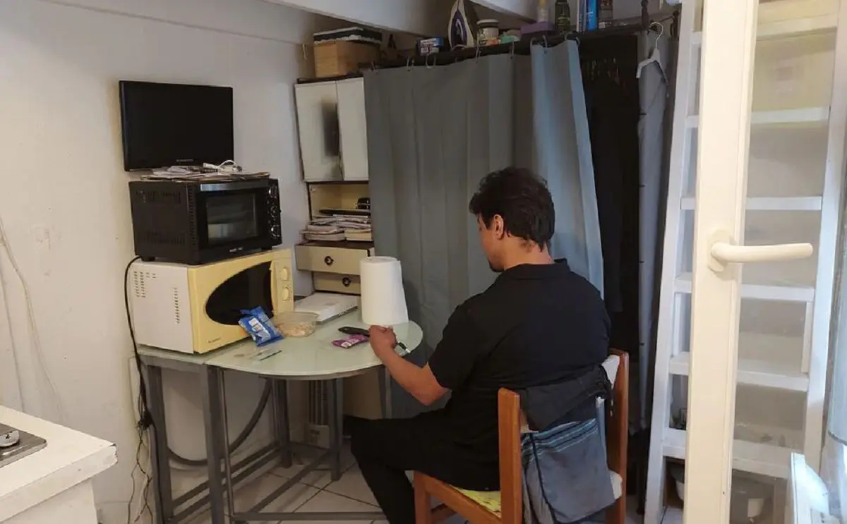Il vit dans un 4 m2 : le calvaire d’un Algérien en France