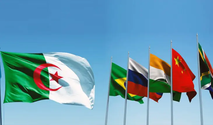 Drapeau de l'Algérie et les drapeaux des BRICS