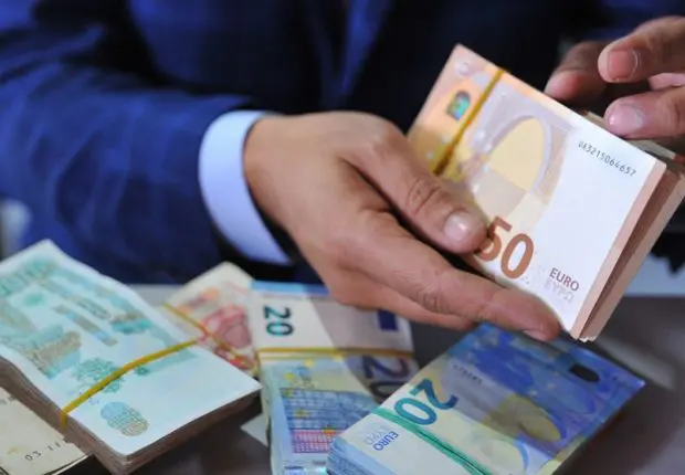 Taux de change du dinar en banque et au marché noir ce 12 août