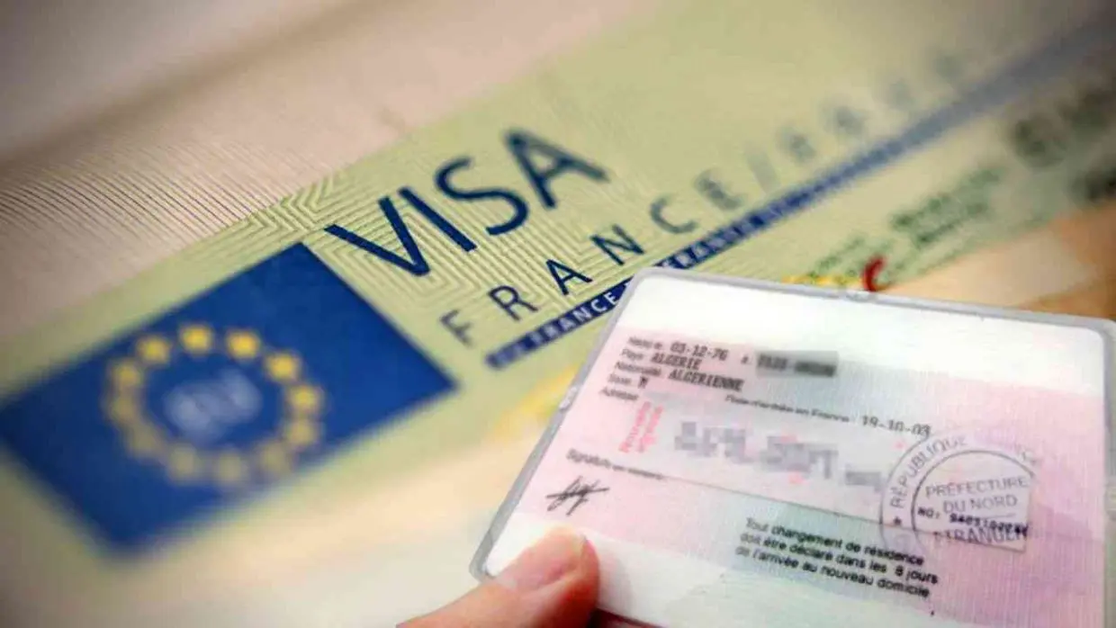 Titre de séjour en France : Darmanin envisage une nouvelle mesure