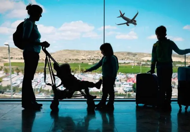 Voyage des mineurs vers l&rsquo;étranger : 5 points à retenir de la procédure