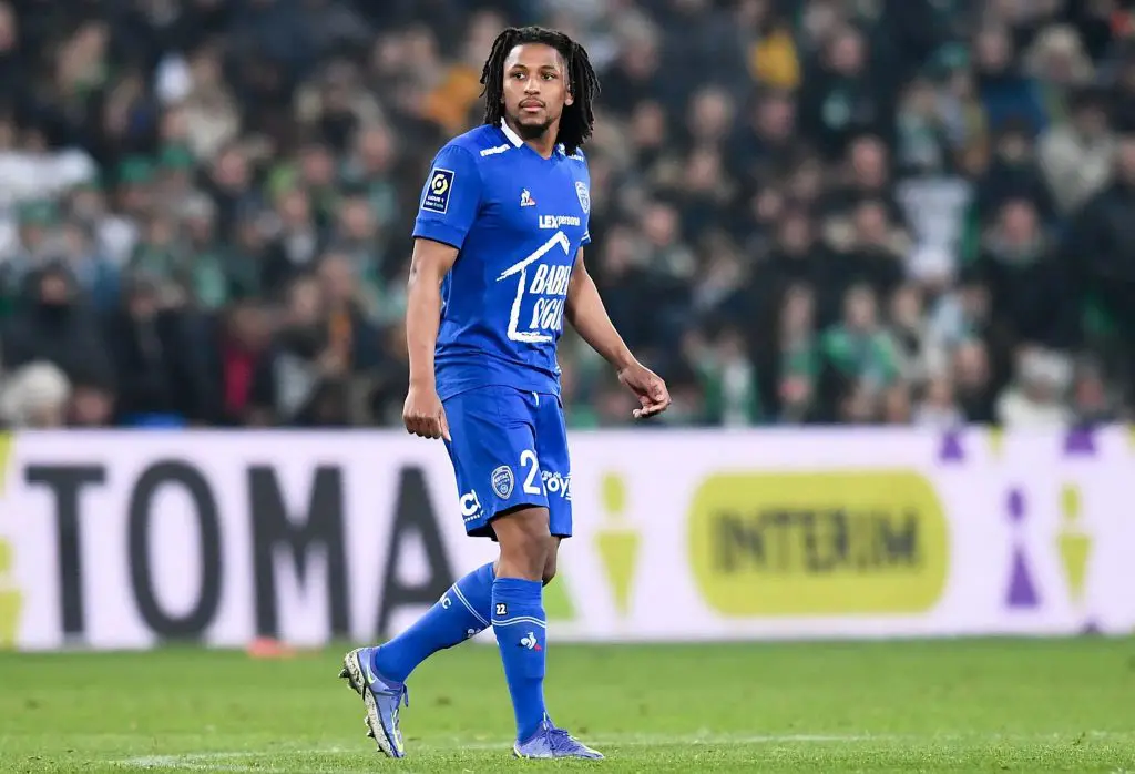 Convoqué en Equipe de France : Larouci s’éloigne-t-il de l’Algérie ?