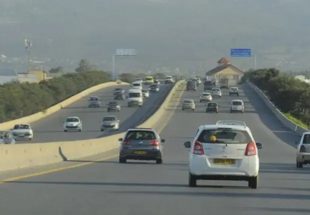 Fermeture provisoire d’un tronçon de l’autoroute est-ouest aux camions