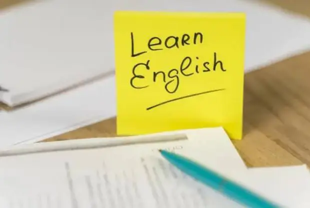 Enseignement de l’anglais au primaire : le manuel scolaire enfin prêt