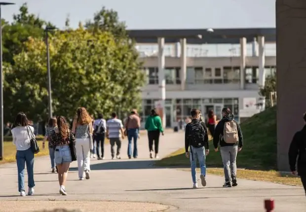 Rentrée universitaire 2022: la galère des étudiants algériens en France