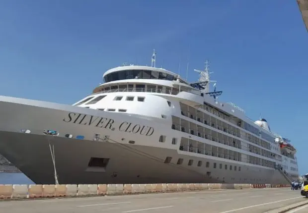 Voyager en Algérie : un bateau de croisière fait escale à Oran