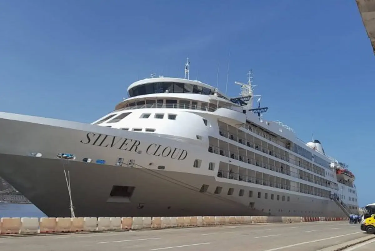Voyager en Algérie : un bateau de croisière fait escale à Oran