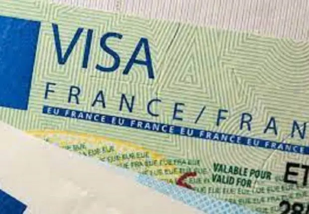 Refus des visas d&rsquo;études pour la France : VFS Global pointé du doigt
