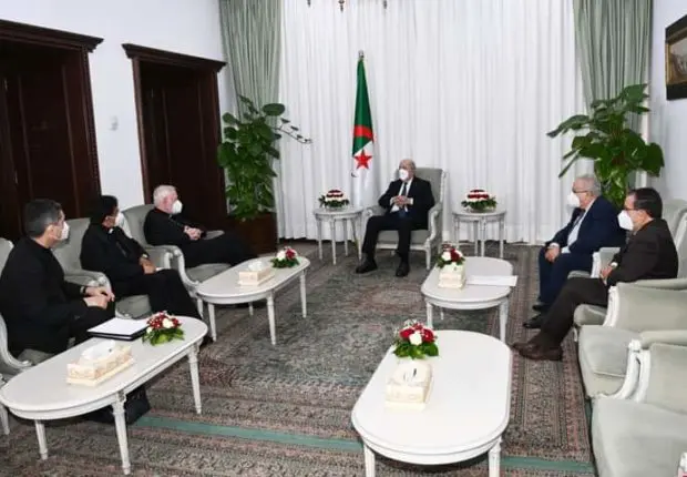Tebboune reçoit l’archevêque Paul Richard Gallagher