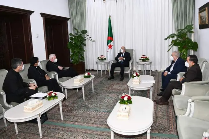 Tebboune reçoit l’archevêque Paul Richard Gallagher