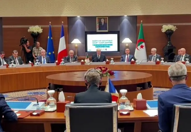 Algérie – France : le premier ministre évoque le dossier des visas