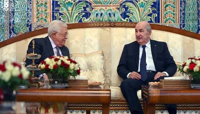 Sommet arabe : Tebboune reçoit Mahmoud Abbas à son arrivée à Alger